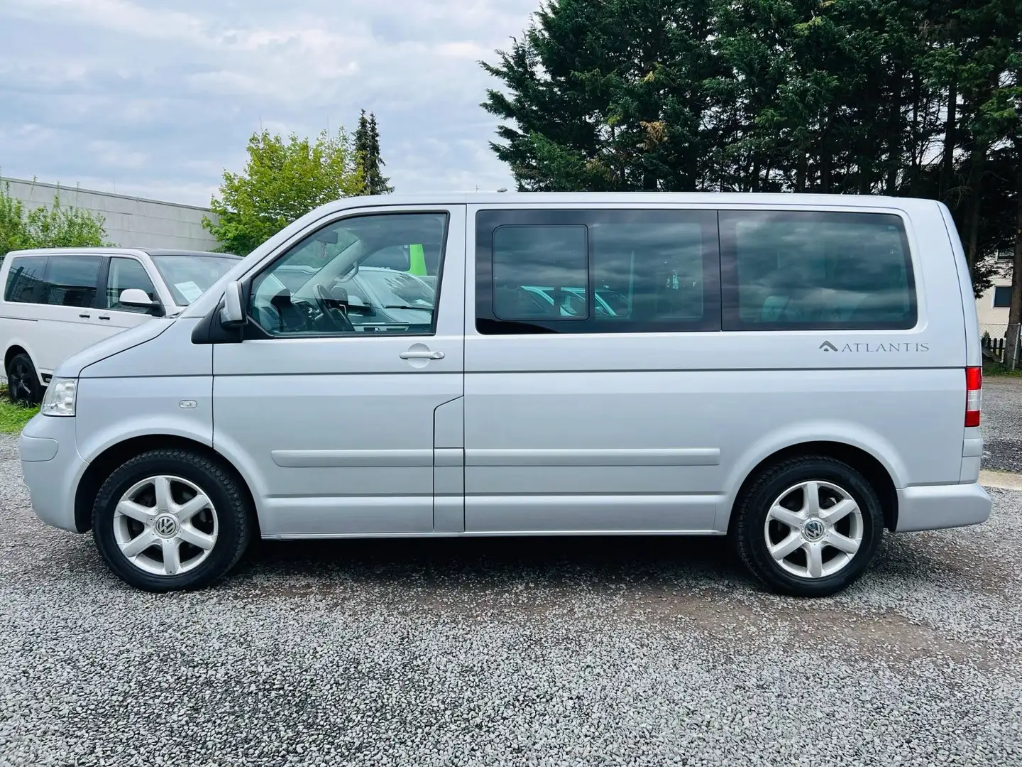 Volkswagen T5 Multivan Atlantis/AHK/Tisch/Bett/Scheckheft Plateado - 2
