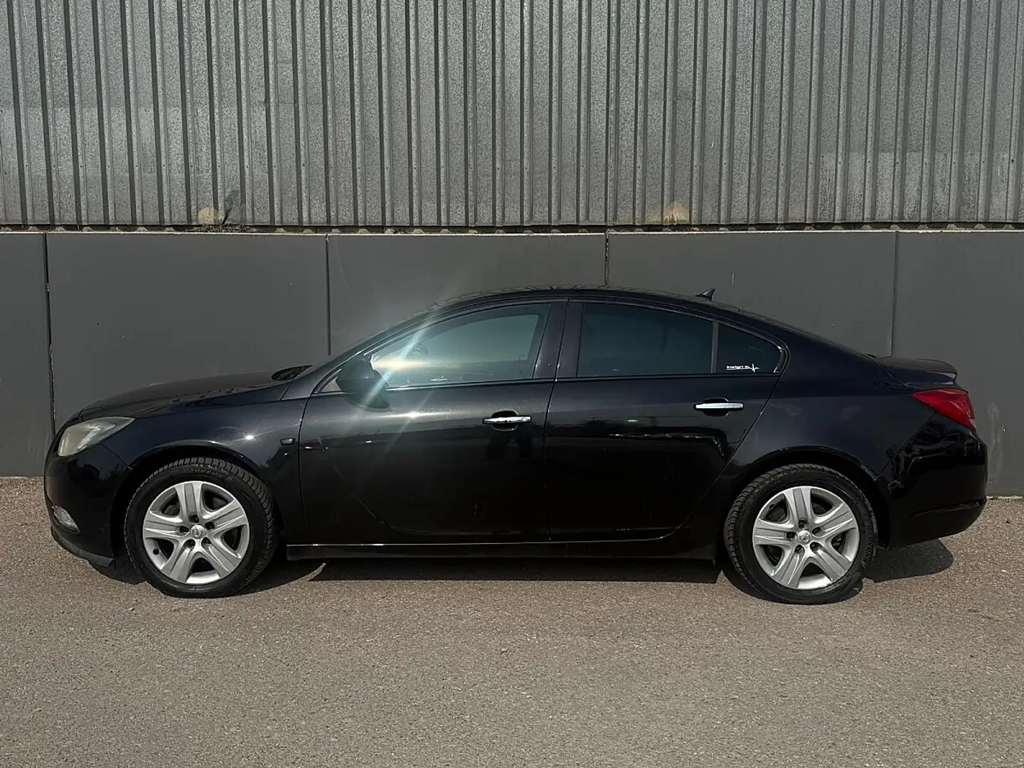 Opel Insignia 2,0 CDTI DPF Allrad | VOLL FAHRBEREIT | Schwarz - 2