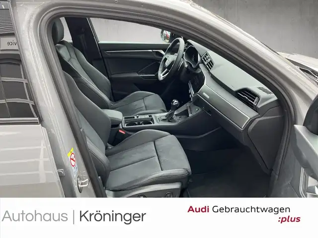 Audi RS Q3 view 9