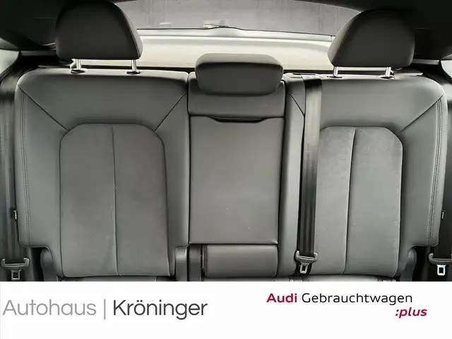 Audi RS Q3 view 10