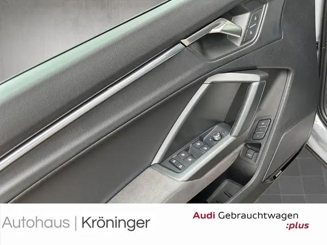Audi RS Q3 view 8