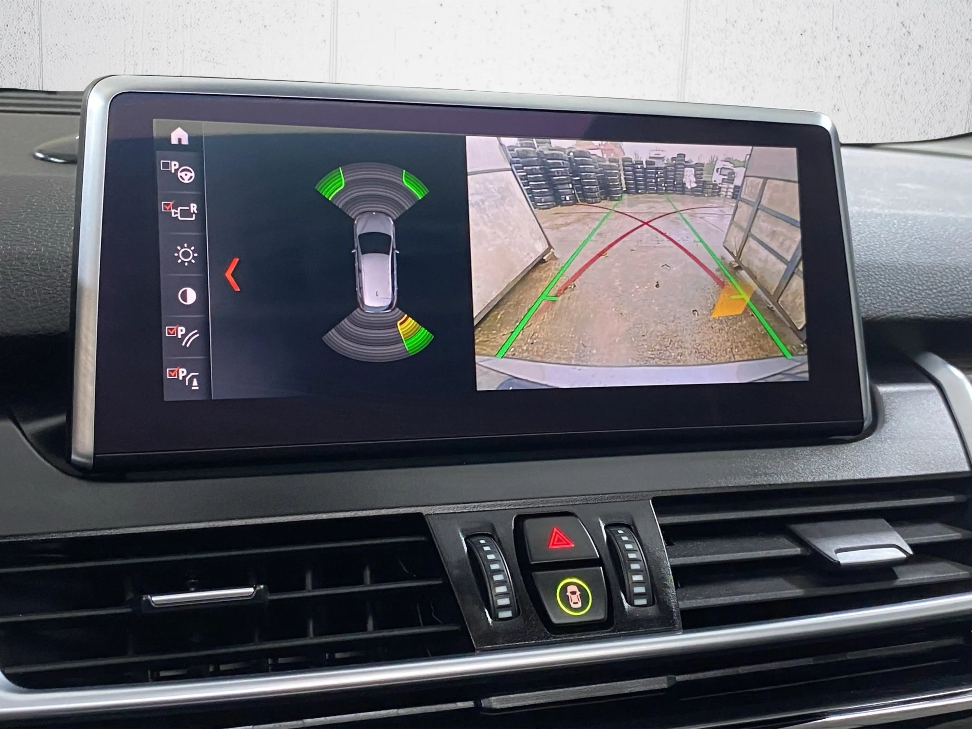 BMW 225 xe LuxuryLine*Dr.Assist Plus*HUD*Pano*RFK*LED* — photo 13