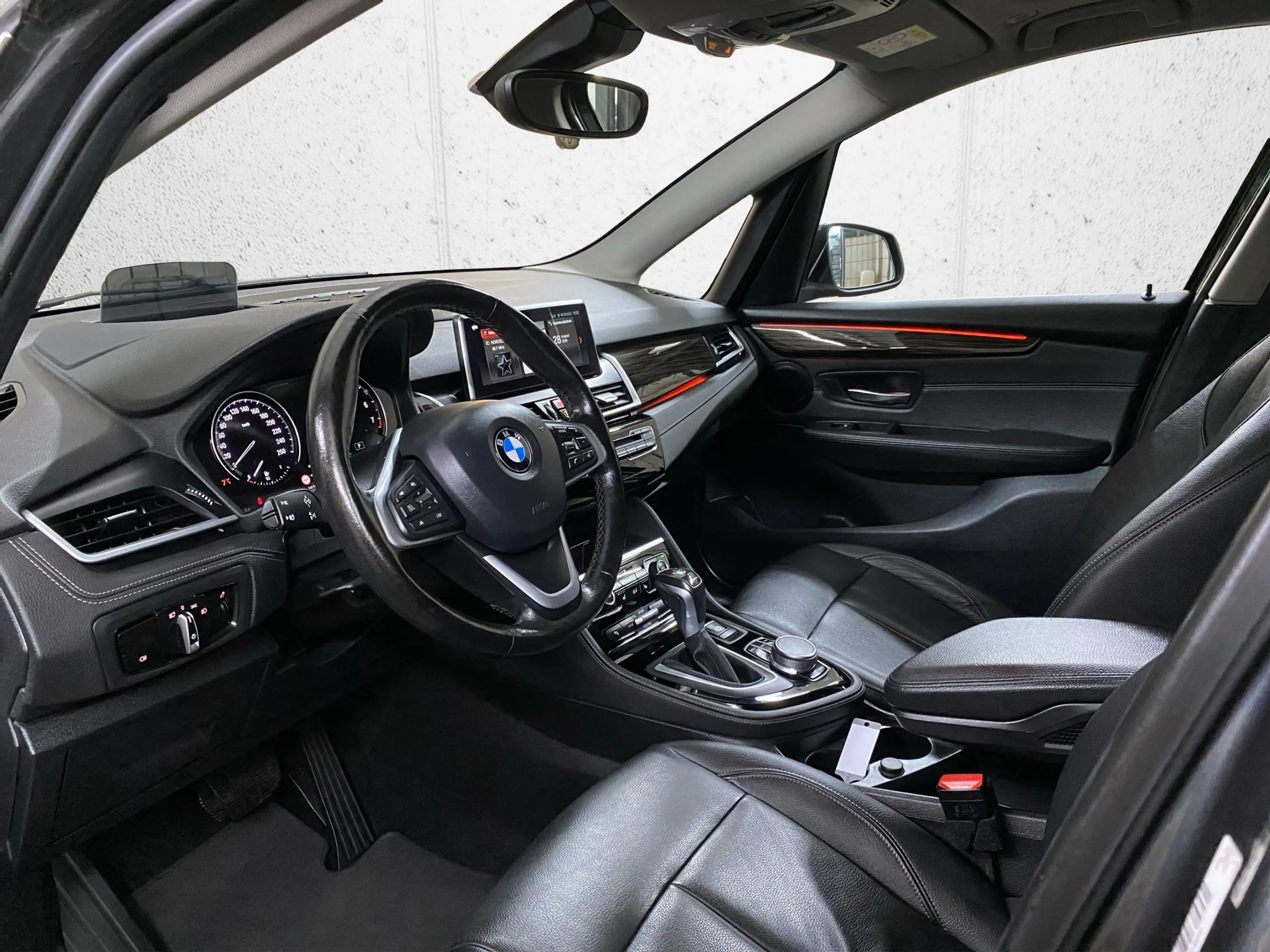 BMW 225 xe LuxuryLine*Dr.Assist Plus*HUD*Pano*RFK*LED* — photo 11