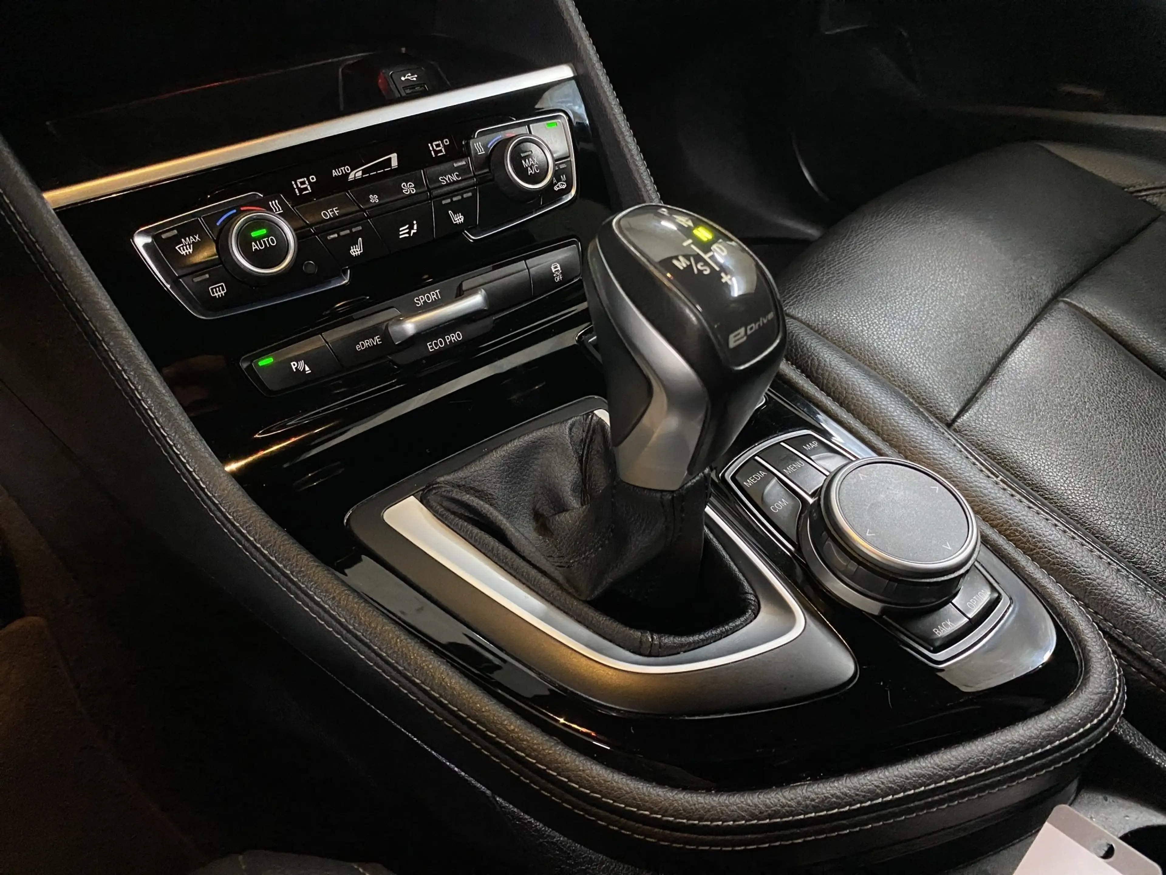 BMW 225 xe LuxuryLine*Dr.Assist Plus*HUD*Pano*RFK*LED* — photo 14