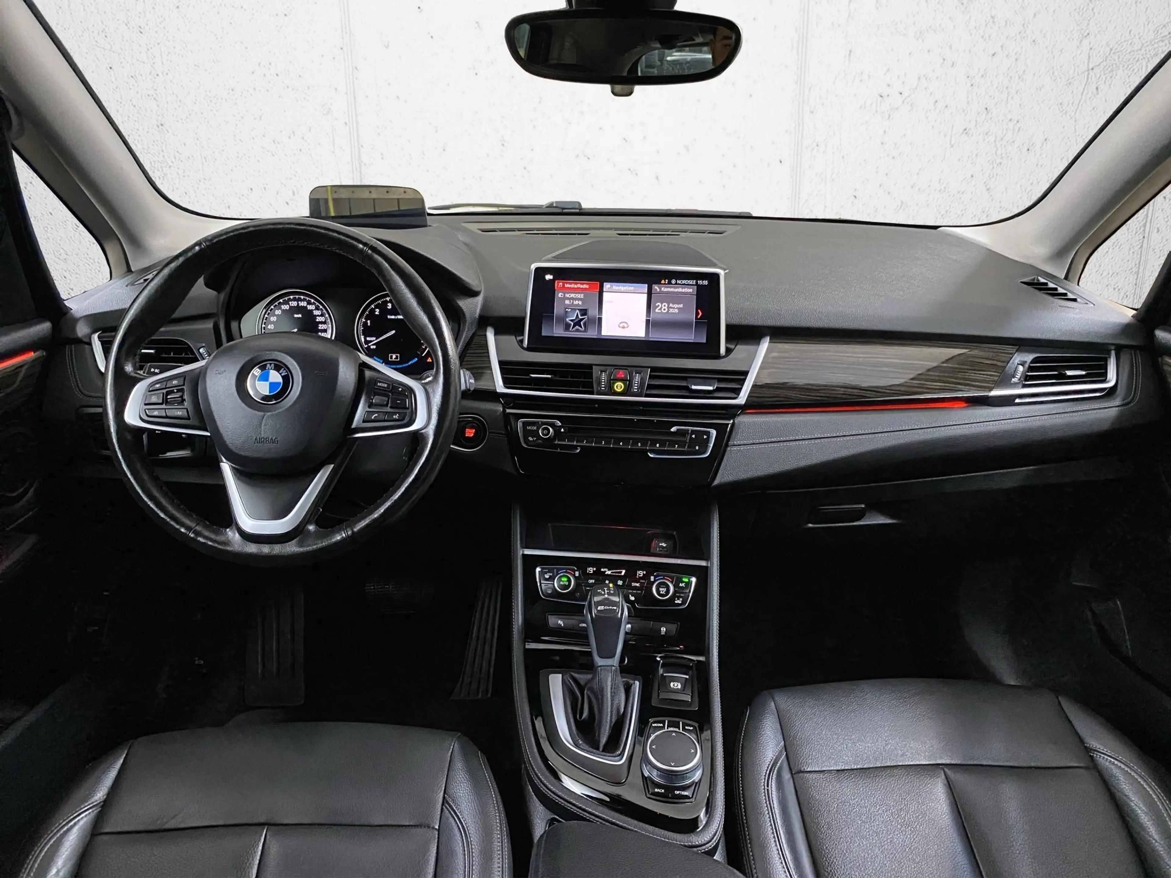 BMW 225 xe LuxuryLine*Dr.Assist Plus*HUD*Pano*RFK*LED* — photo 10