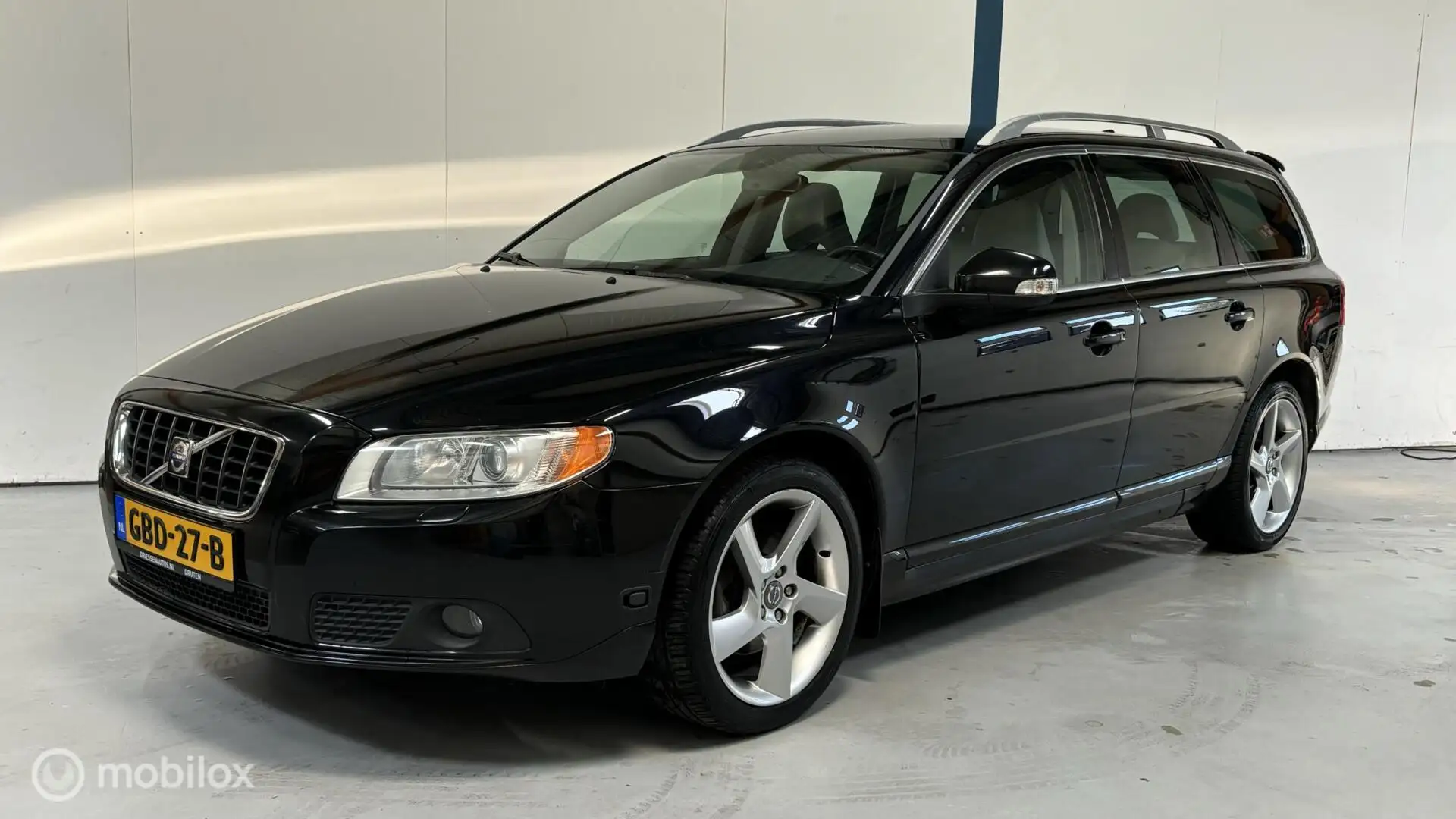 Volvo V70 2.0F Summum LEER / XENON / YOUNGTIMER Nero - 1