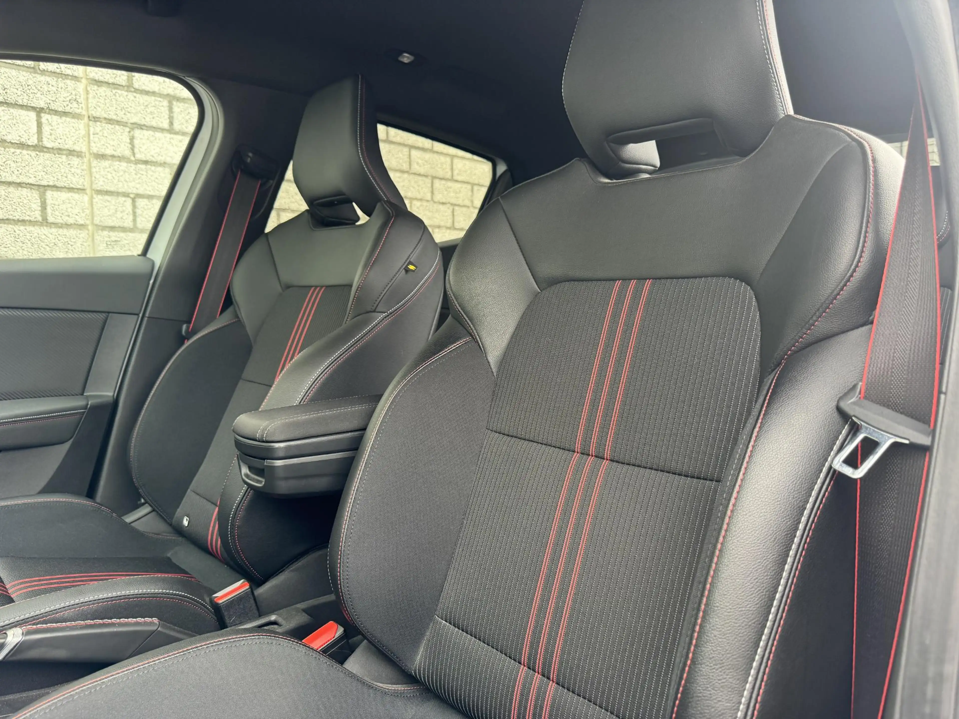 Renault Clio 1.6 E-Tech Hybrid 140 R.S. Line | Navigatie | Clim — photo 26