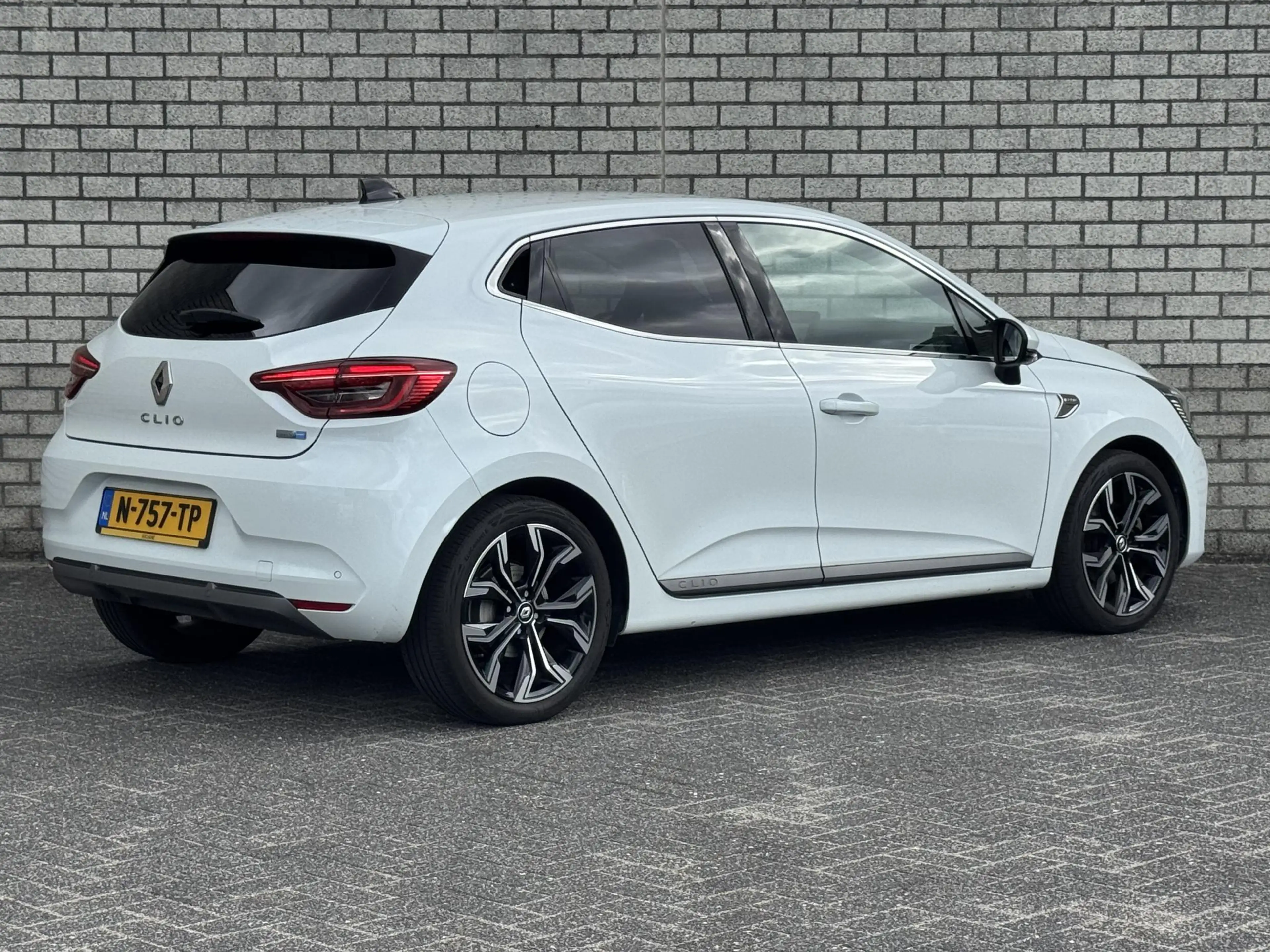 Renault Clio 1.6 E-Tech Hybrid 140 R.S. Line | Navigatie | Clim — photo 2
