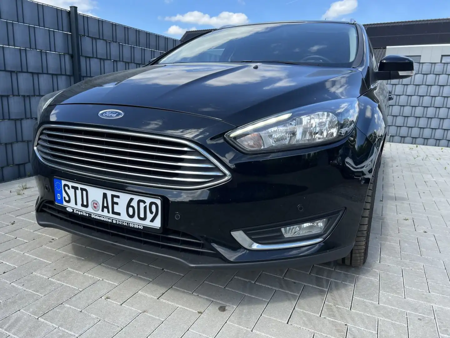 Ford Focus Turnier Titanium *Scheckheft gepflegt* Schwarz - 2