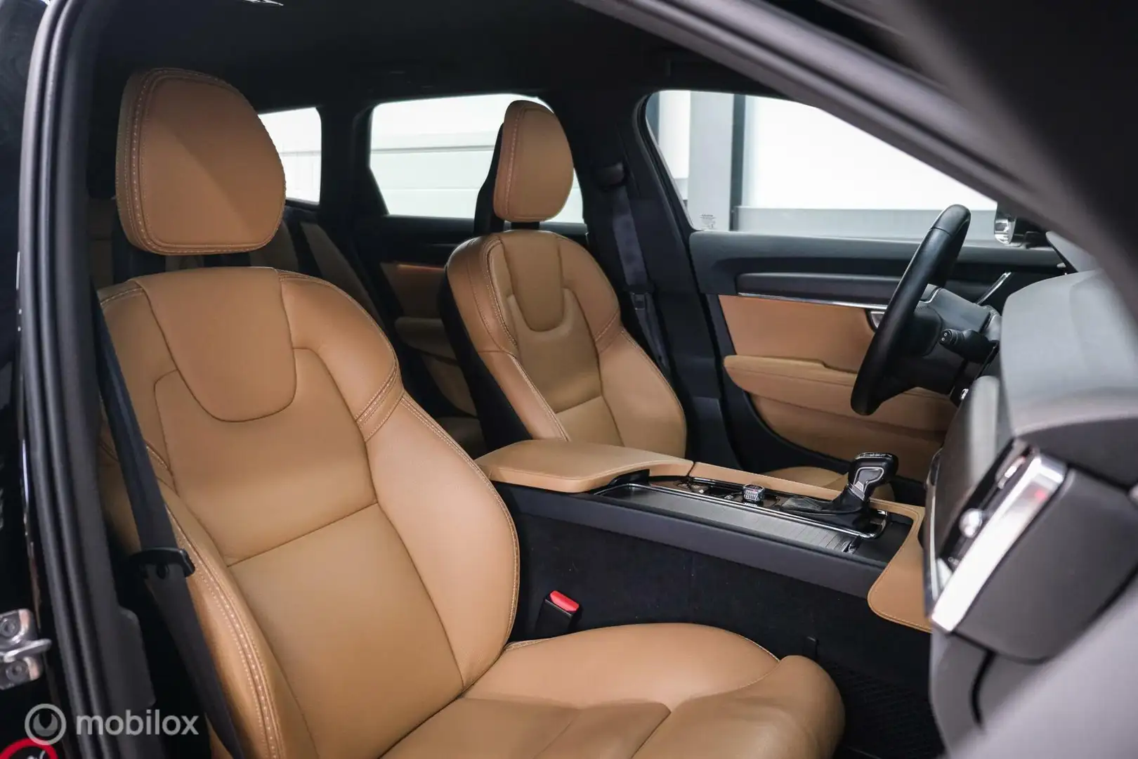 Volvo V90 Cross Country 2.0 D5 AWD Pro | Trekhaak | Leder | LED | Memory | Negru - 2