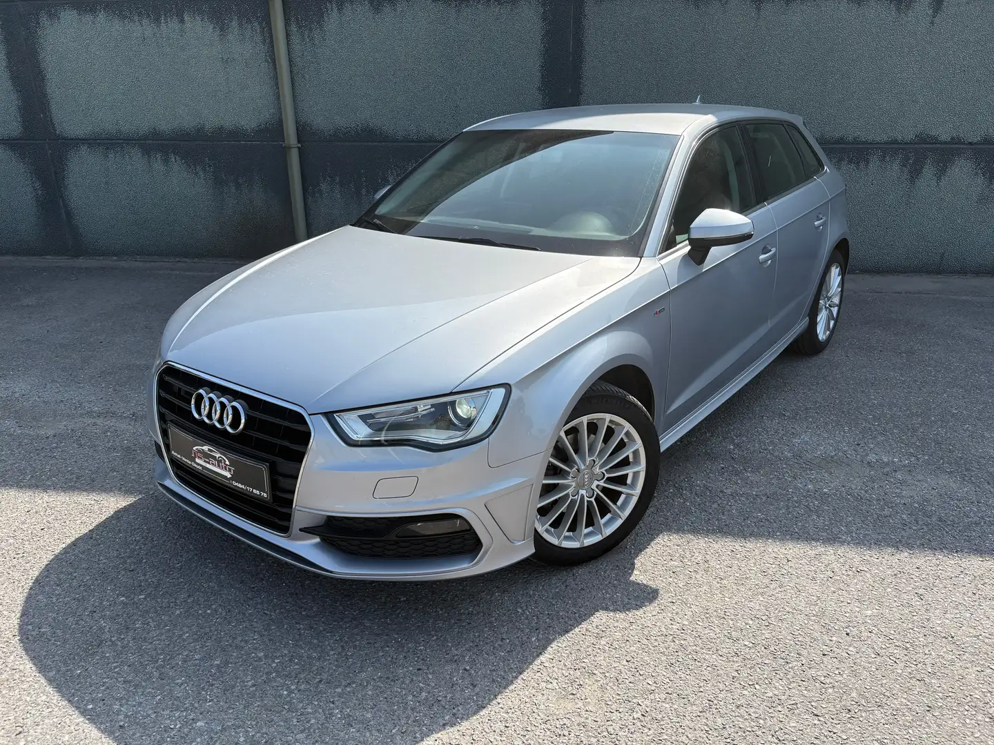 Audi A3 Sportback 1.6 TDi Sport S tronic Grijs - 1