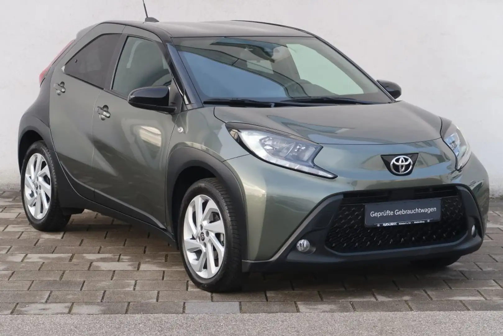 Toyota Aygo X Pulse + Komfort Paket Grün - 2