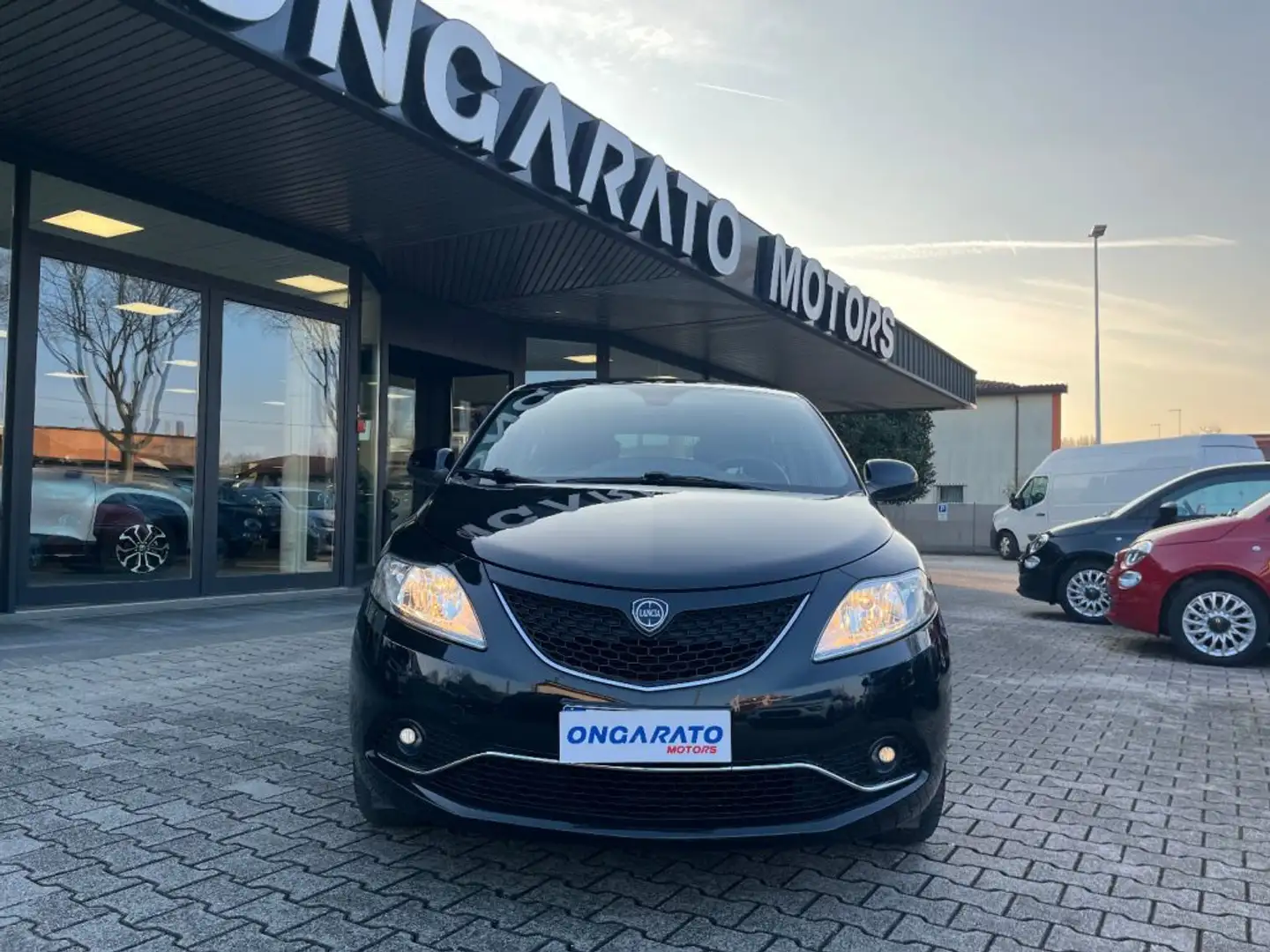 Lancia Ypsilon 1.2 69 CV 5 porte Silver #Alcantara#Fendi#Sensori Czarny - 2
