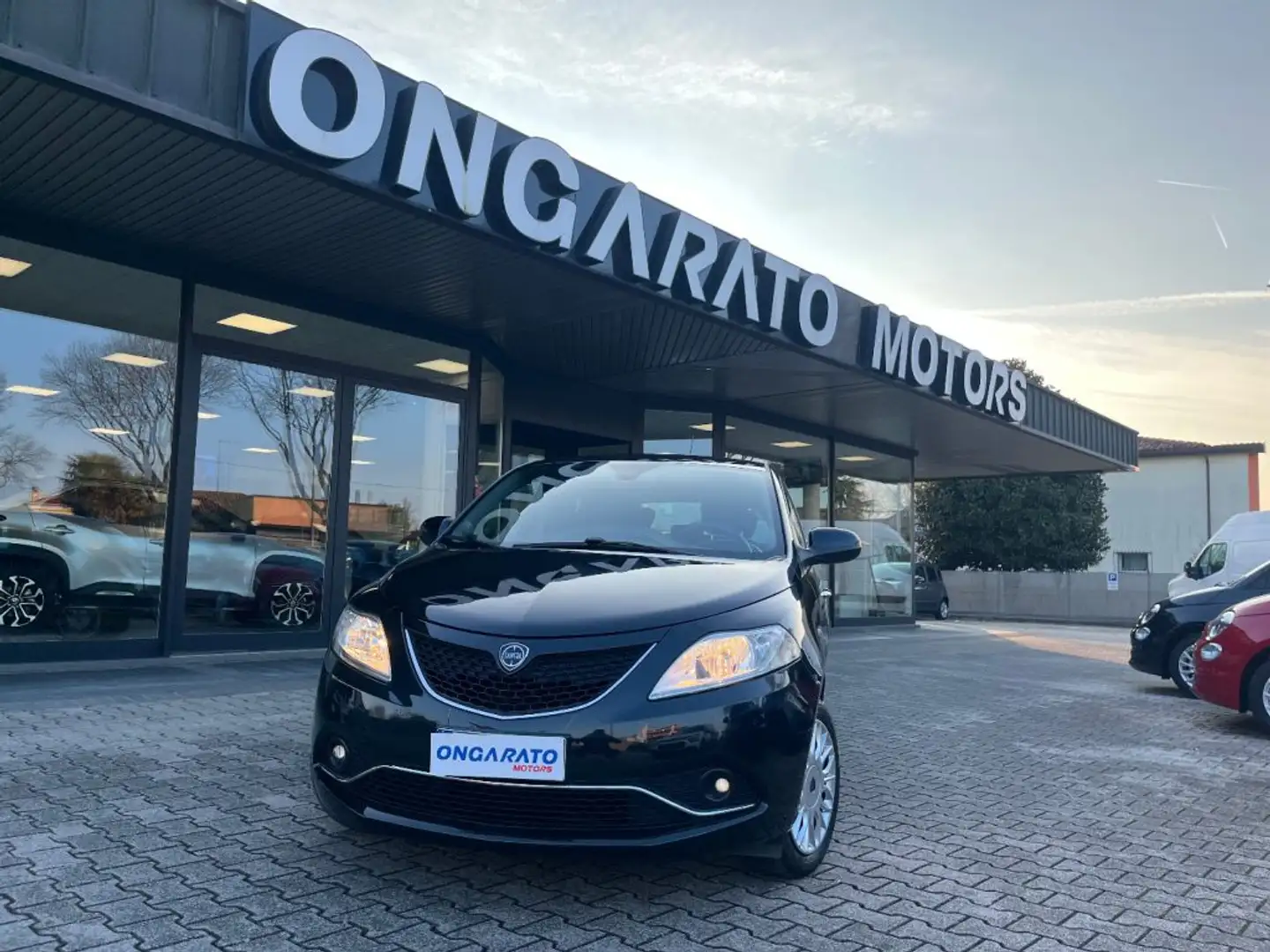 Lancia Ypsilon 1.2 69 CV 5 porte Silver #Alcantara#Fendi#Sensori Czarny - 1