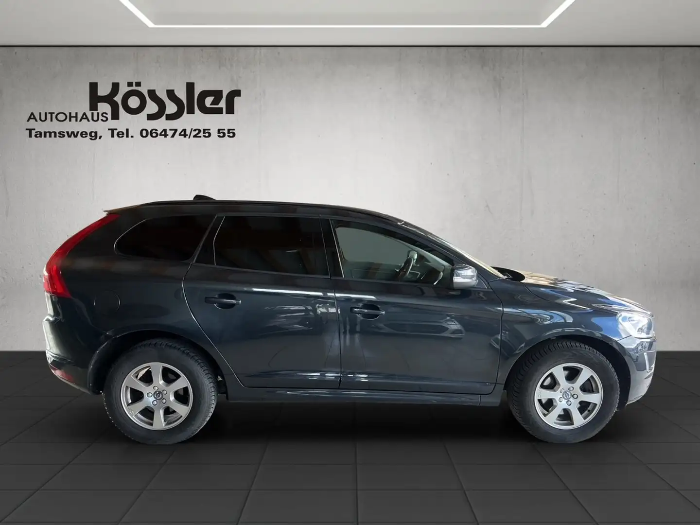 Volvo XC60 Kinetic 2WD Grau - 2