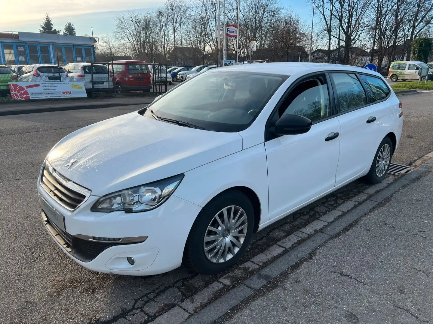Peugeot 308 SW 1,6 BlueHDi *EURO 6* Weiß - 1
