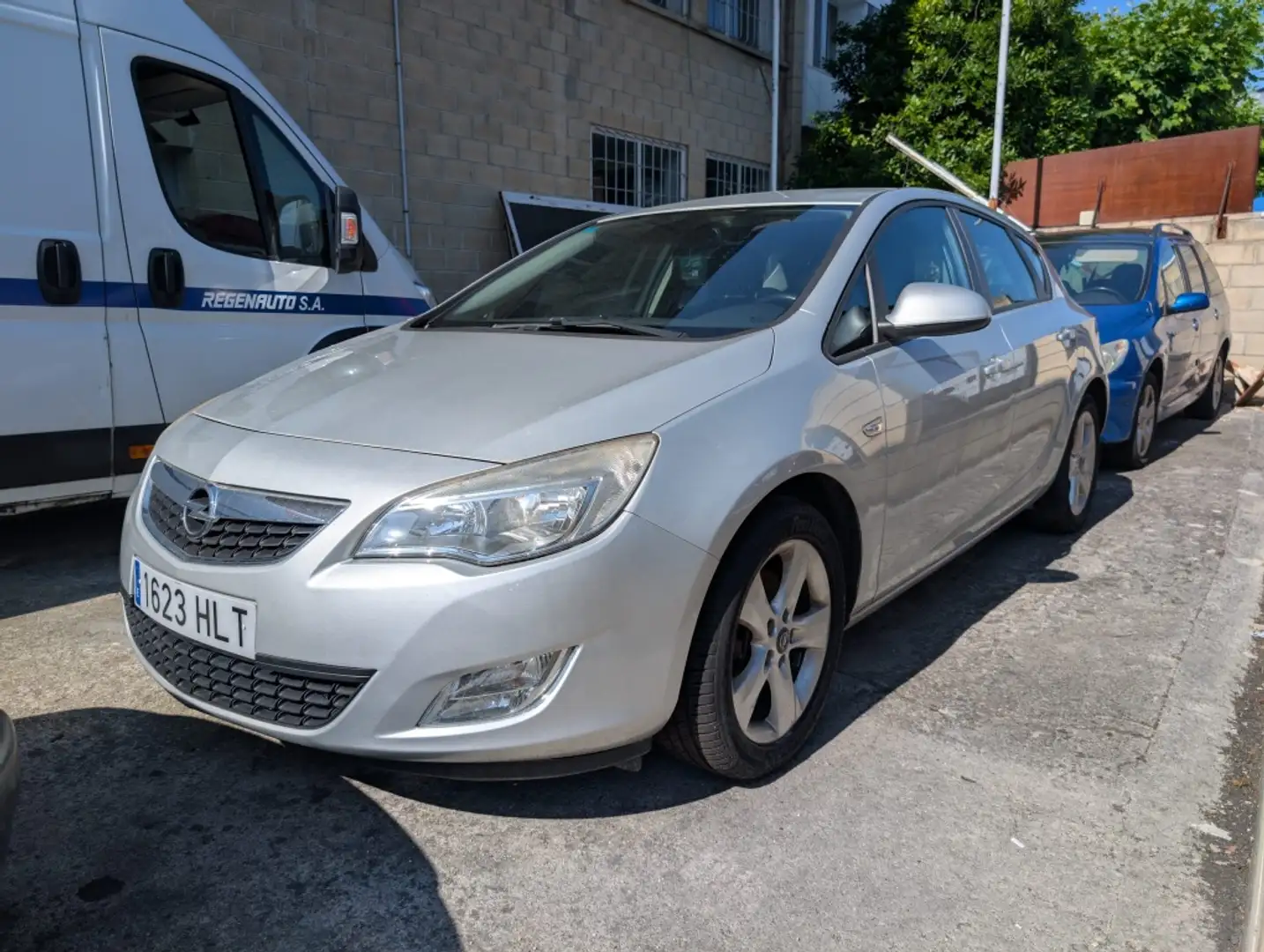 Opel Astra 1.7CDTi Excellence Gris - 1