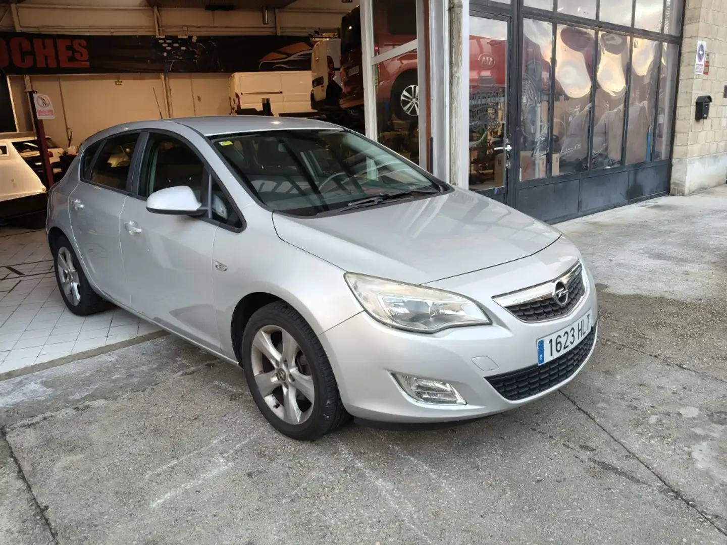 Opel Astra 1.7CDTi Excellence Gris - 1