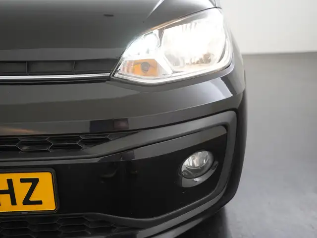 Volkswagen up! view 16