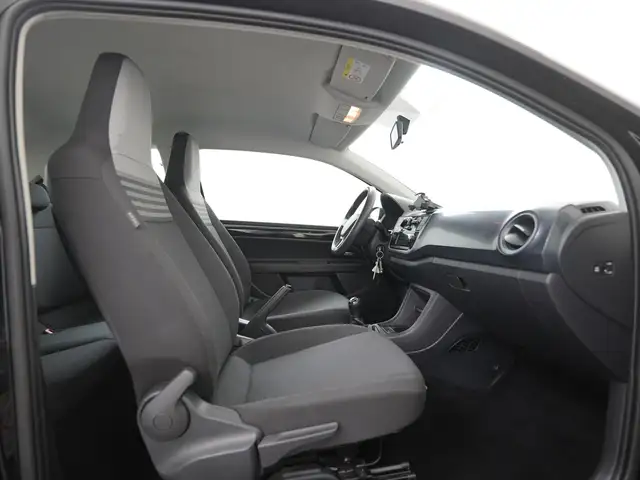 Volkswagen up! view 3