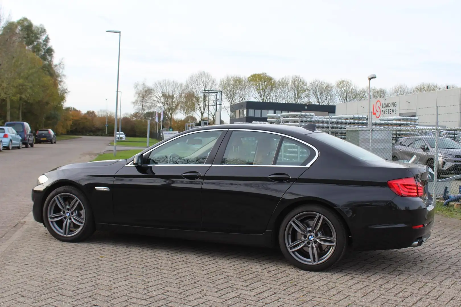 BMW 523 5-serie 523i High Executive ,nap,,,automaat,, vol Zwart - 2