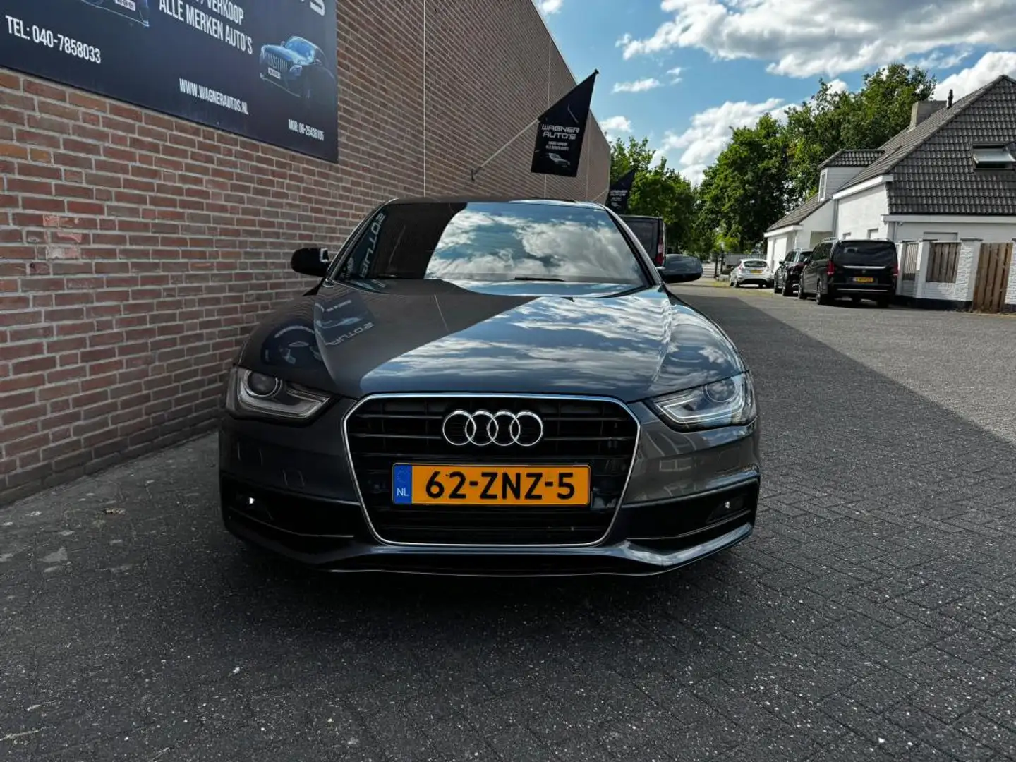 Audi A4 Limousine 1.8 TFSI S Edition AUTOMAAT S LINE AIRCO Grijs - 2
