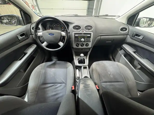 Ford Focus view 11