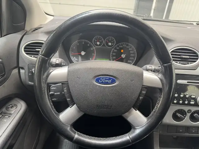 Ford Focus view 15