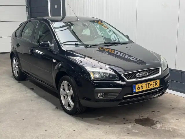 Ford Focus view 3