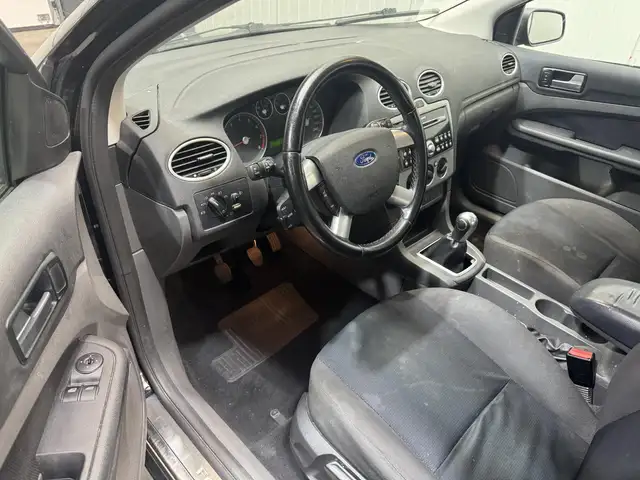 Ford Focus view 10