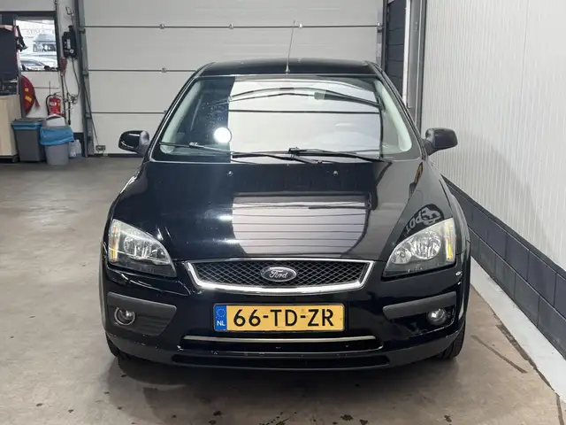 Ford Focus view 2