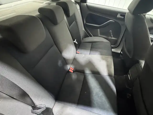 Ford Focus view 22