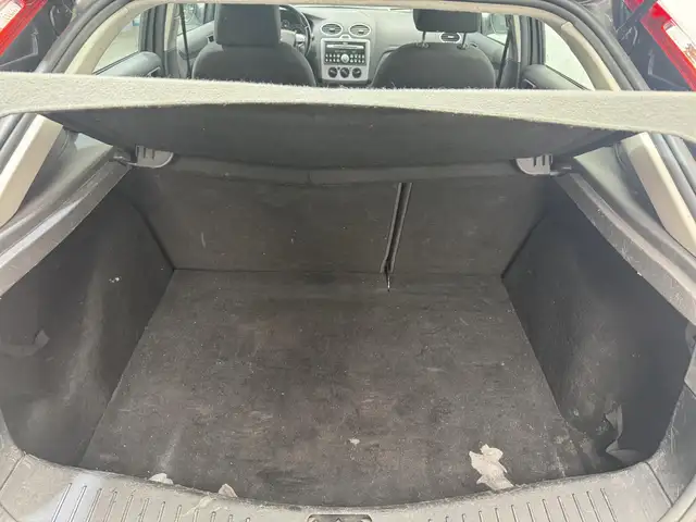 Ford Focus view 9