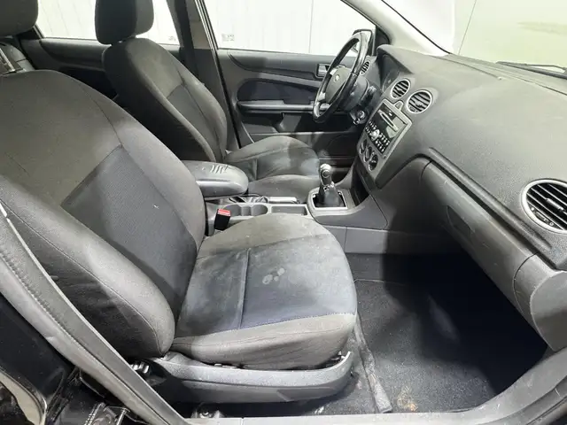 Ford Focus view 23