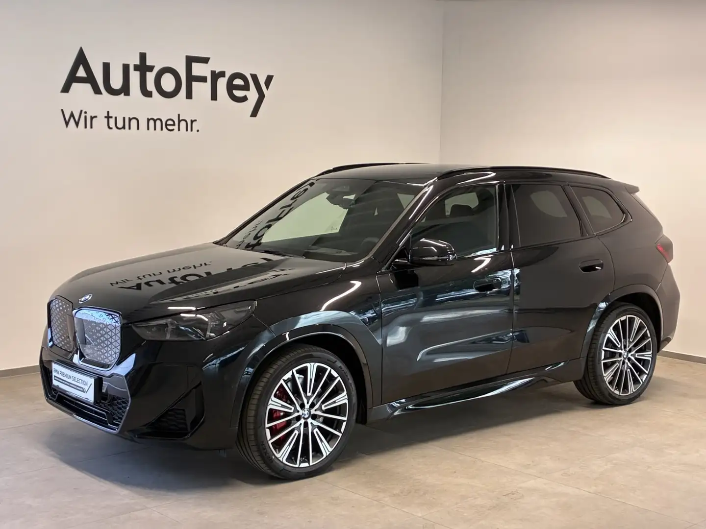 BMW iX1 eDrive20 Schwarz - 1
