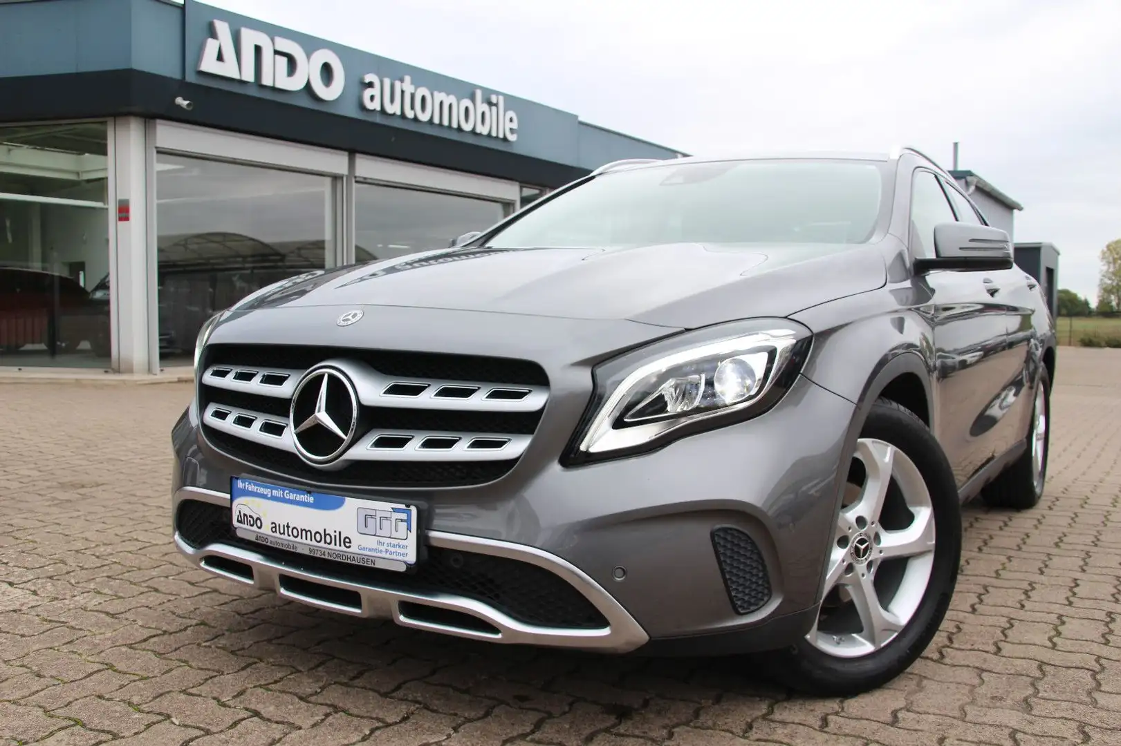 Mercedes-Benz GLA 180 Urban 6.Gang*NAVI*LED*DAB*AMBIENTE-LICHT Gris - 2
