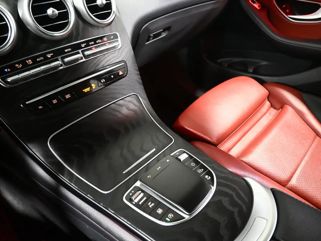 Mercedes-Benz GLC снимка Mercedes-Benz GLC
