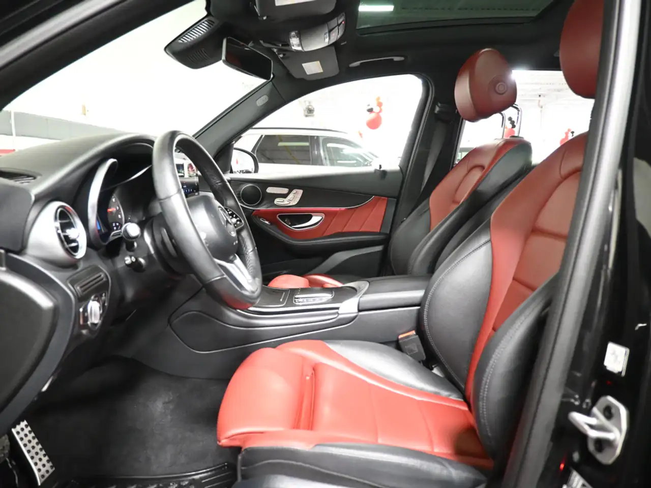 Mercedes-Benz GLC снимка Mercedes-Benz GLC