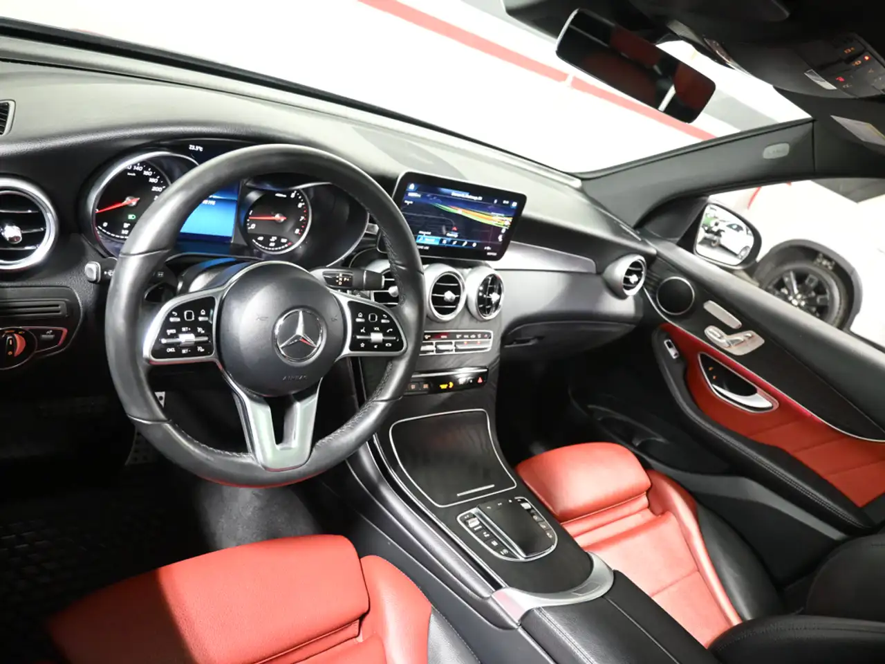 Mercedes-Benz GLC снимка Mercedes-Benz GLC
