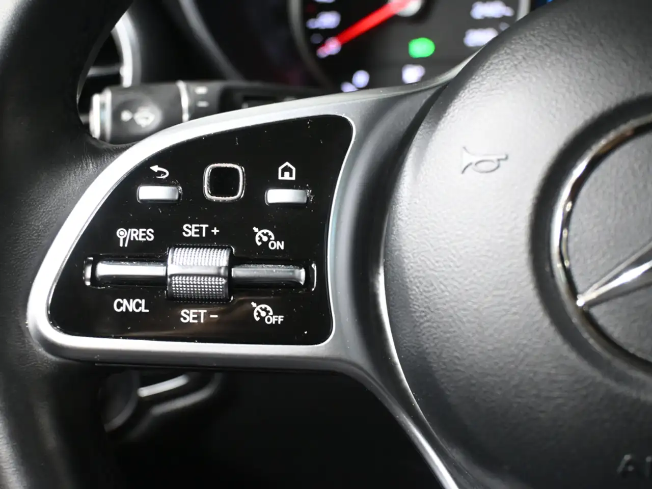 Mercedes-Benz GLC снимка Mercedes-Benz GLC