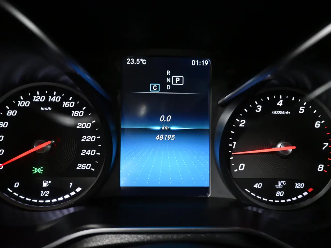 Mercedes-Benz GLC снимка Mercedes-Benz GLC