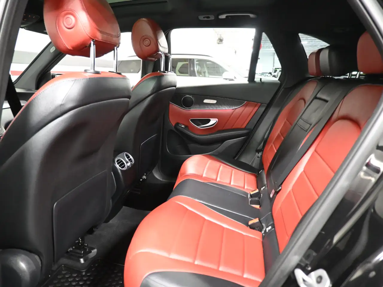 Mercedes-Benz GLC снимка Mercedes-Benz GLC