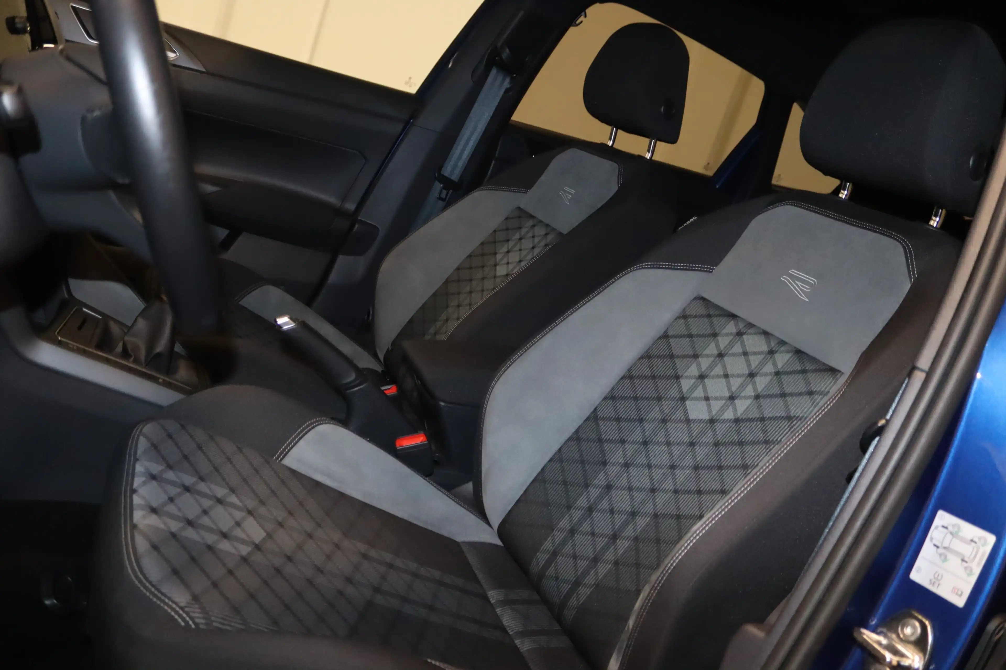Volkswagen Taigo R-Line-Virtual-LED-Panorama-ACC-Apps-PDC- — photo 9