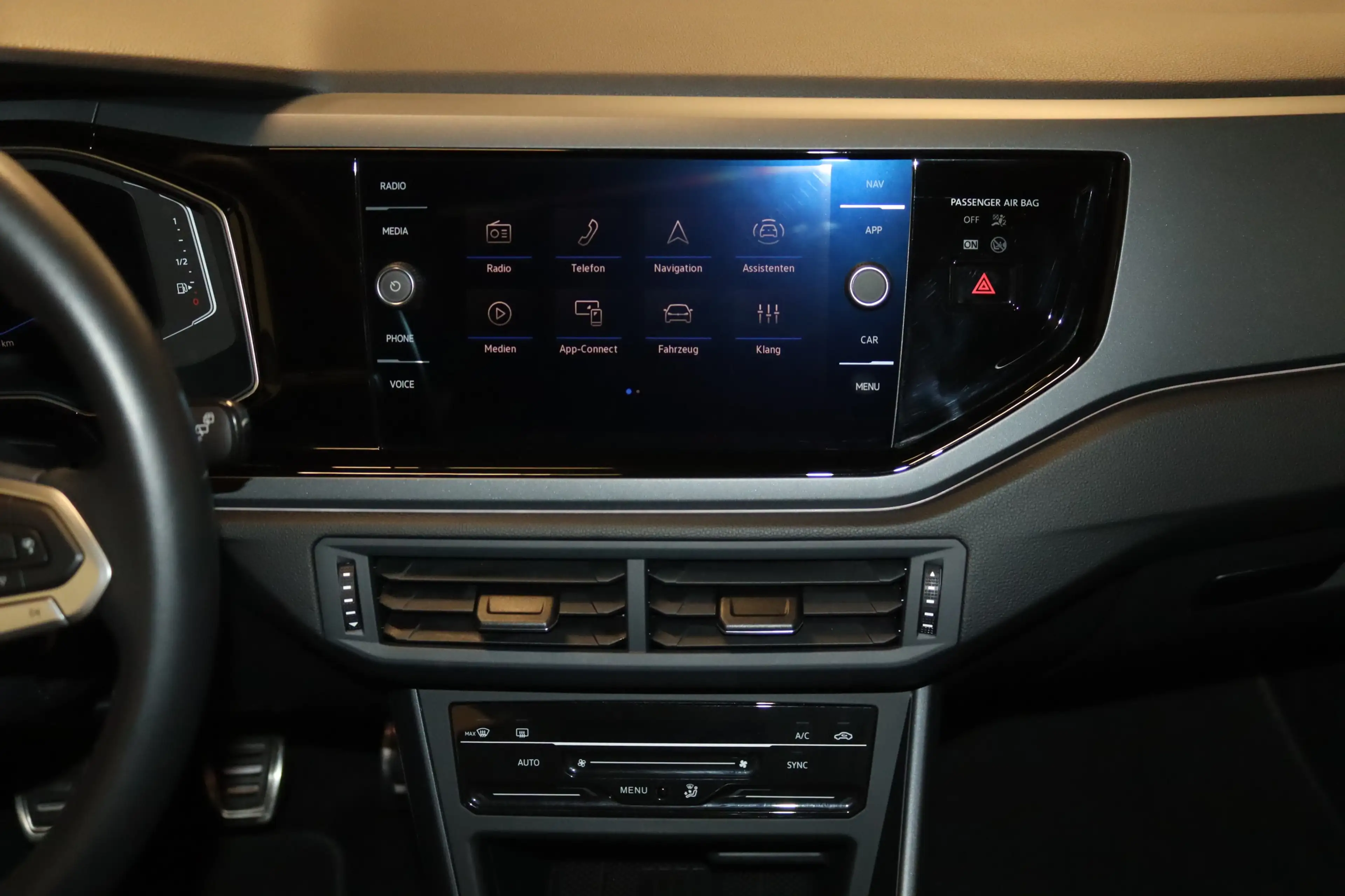 Volkswagen Taigo R-Line-Virtual-LED-Panorama-ACC-Apps-PDC- — photo 15