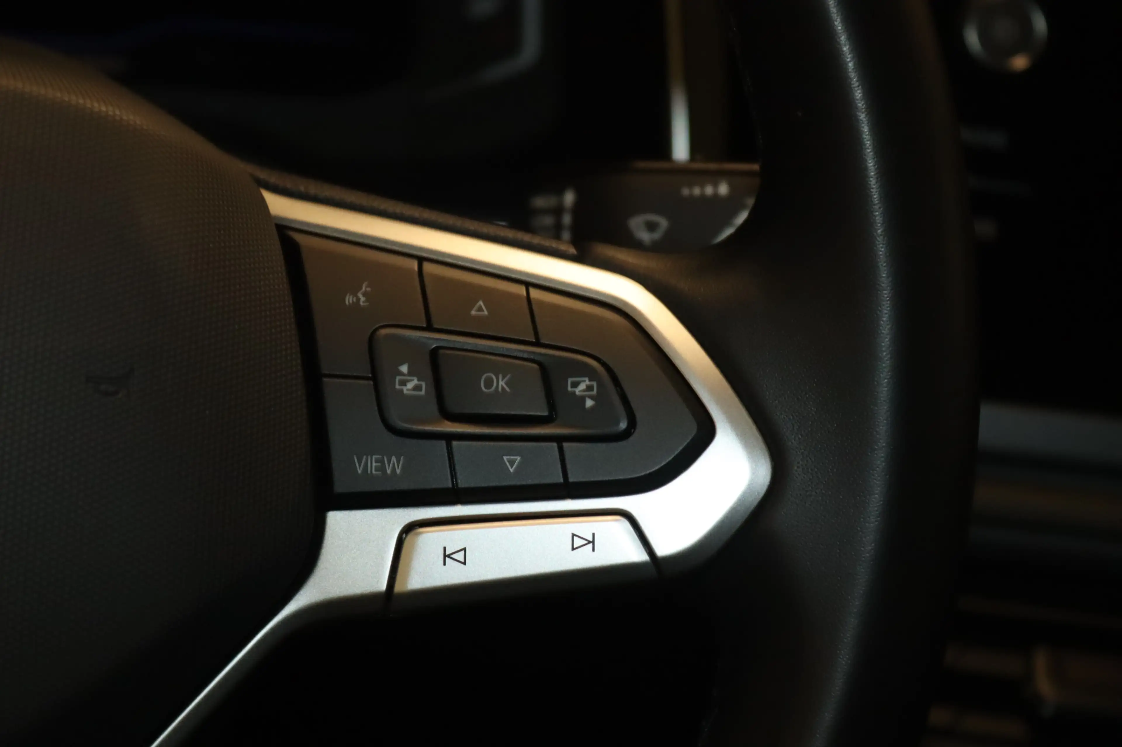 Volkswagen Taigo R-Line-Virtual-LED-Panorama-ACC-Apps-PDC- — photo 14