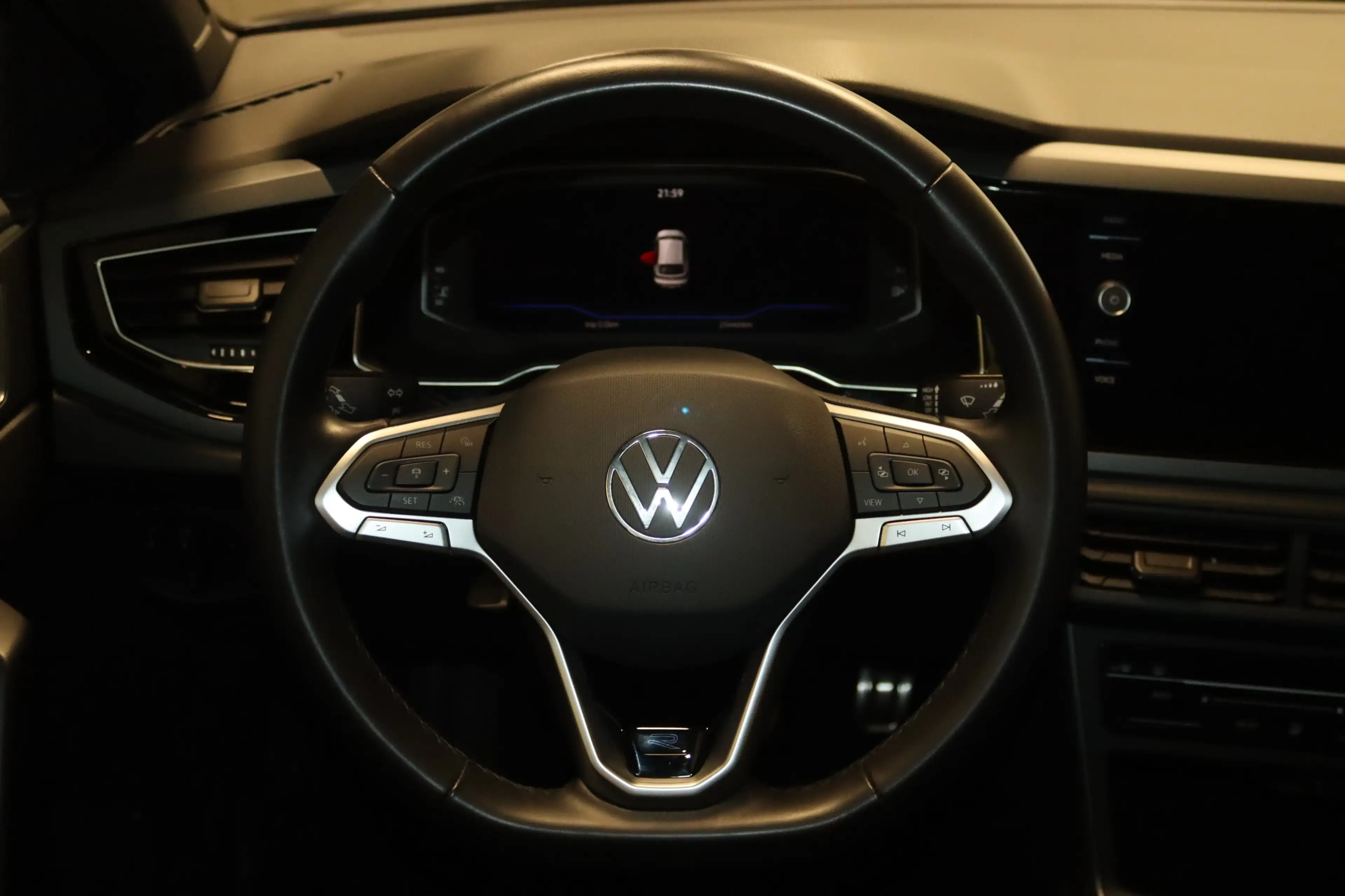 Volkswagen Taigo R-Line-Virtual-LED-Panorama-ACC-Apps-PDC- — photo 12