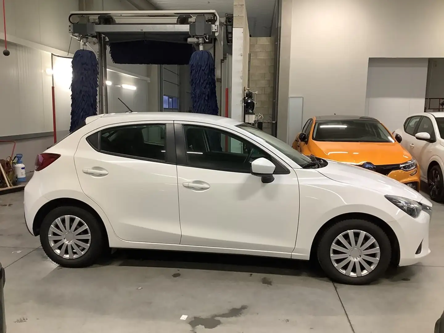 Mazda 2 SKYACTIV Wit - 2