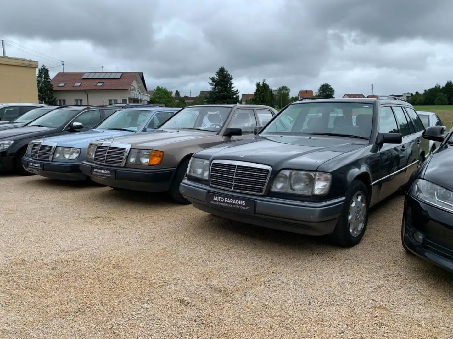 Mercedes-Benz E 200 TE KLIMA AHK TÜV 2022 FACELIFT Negru - 1