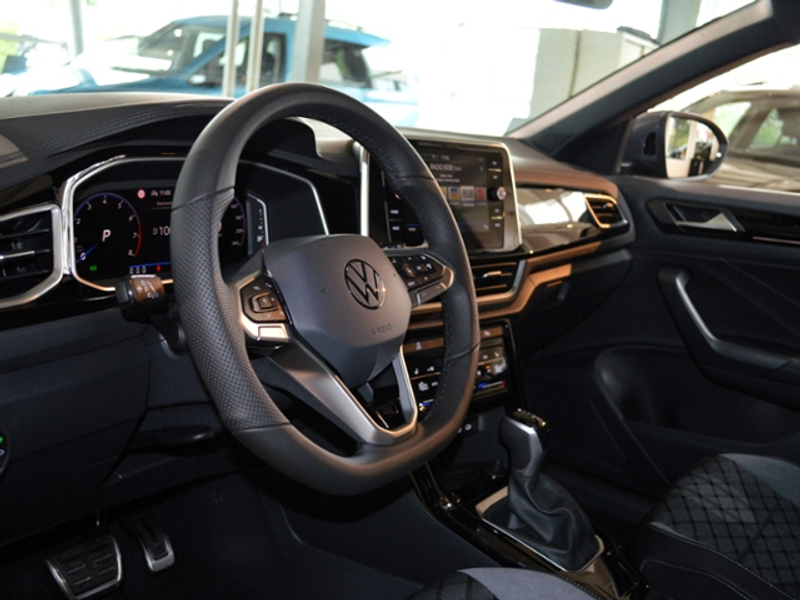 Volkswagen T-Roc 1,5 TSI DSG R-Line LED KAMERA 18" — photo 4