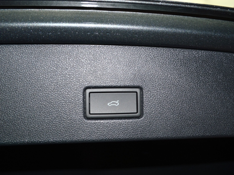 Volkswagen T-Roc 1,5 TSI DSG R-Line LED KAMERA 18" — photo 14